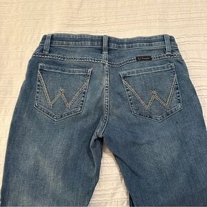 Wrangler Shiloh 7 x 32 Distressed Flare Jeans denim stretch